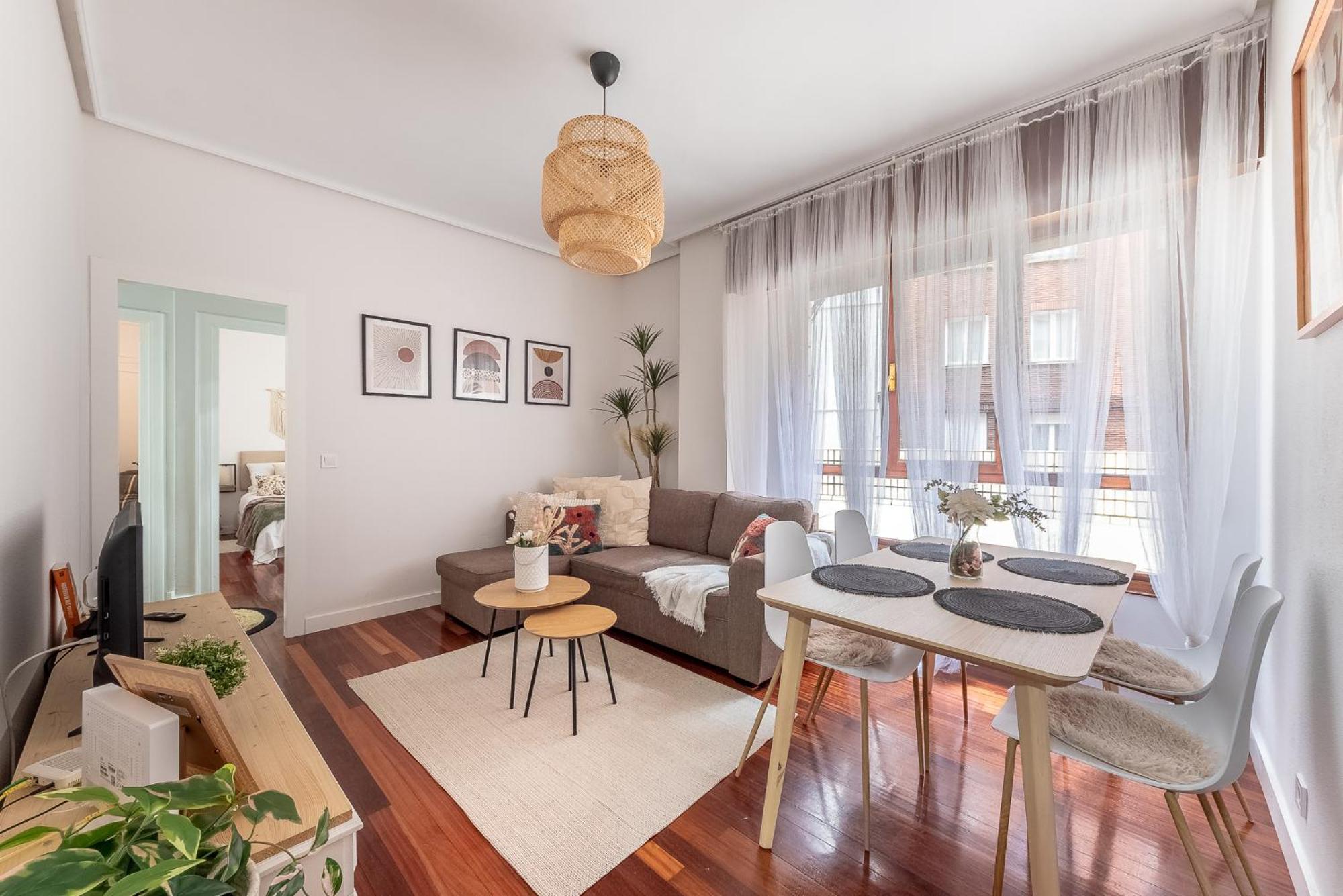 Apartment Lovely And Calm - Good Location In The Center Of *